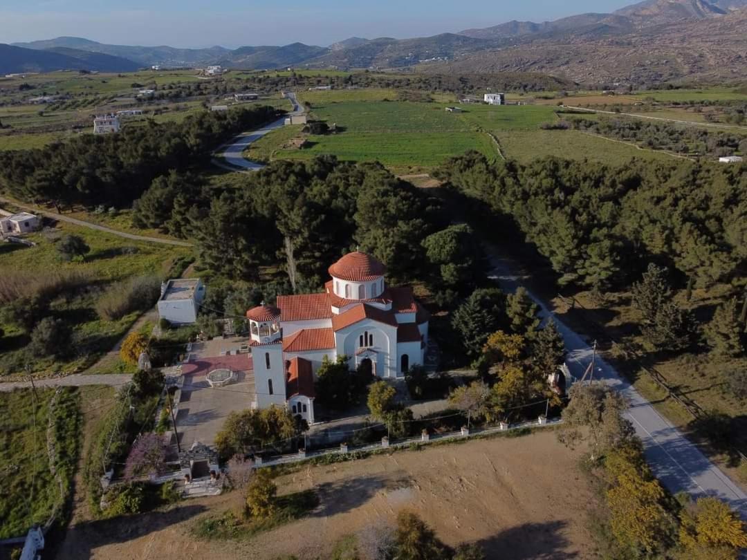 Апартаменты Rhykkes Farmhouse With View Ano Sangrion Экстерьер фото